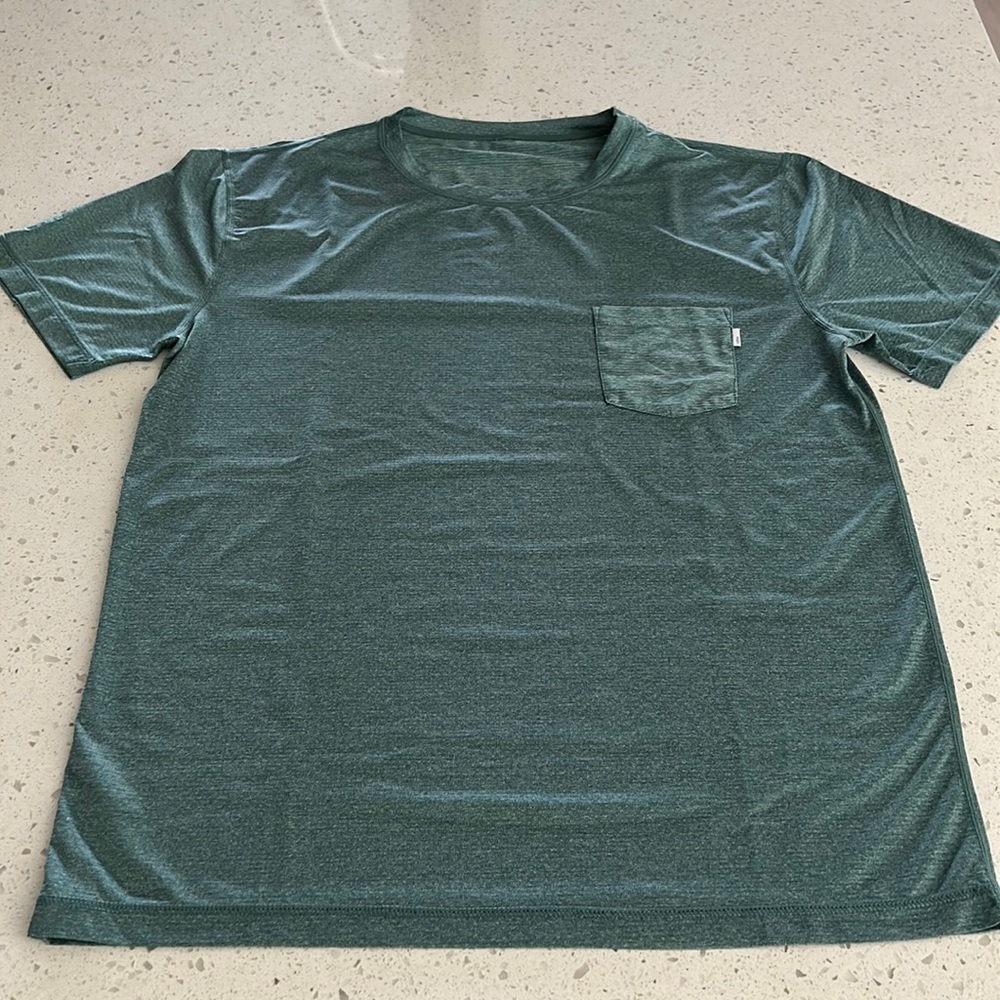 Vuori Tradewinds Performance Tee (Men’s Large)